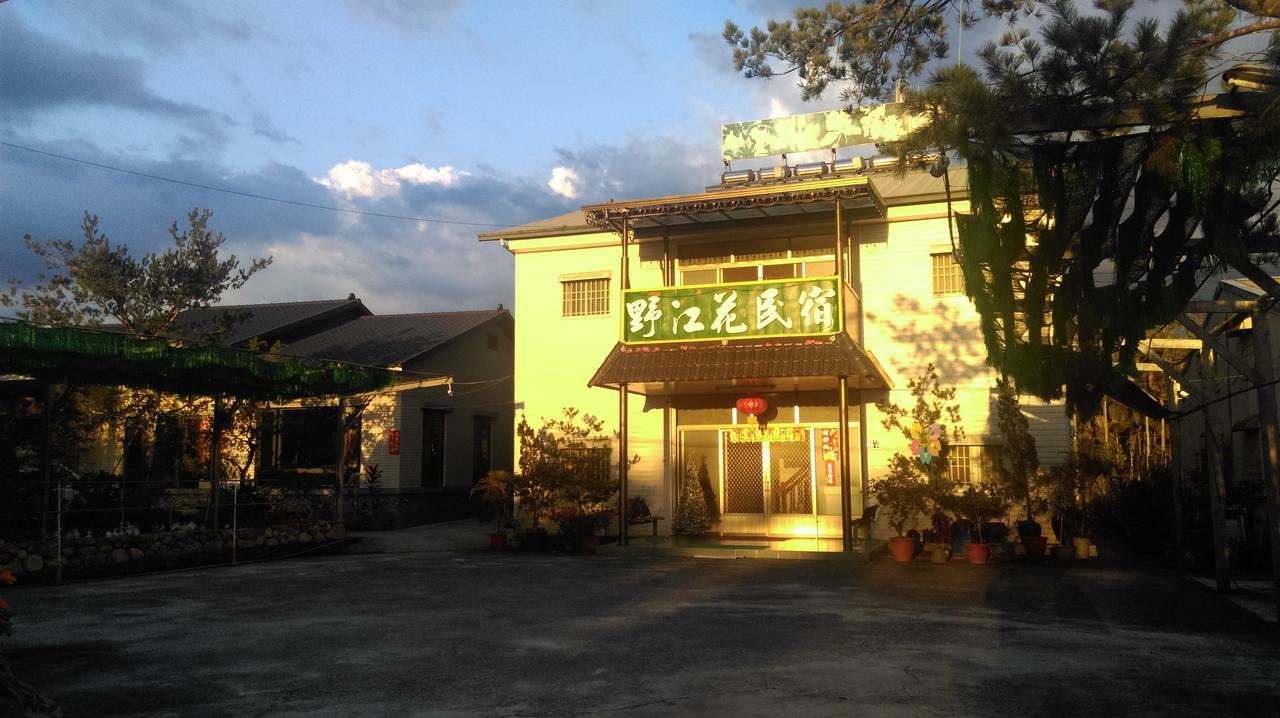 לינה וארוחת בוקר יוצ'י Sun Moon Lake Wild Flower מראה חיצוני תמונה
